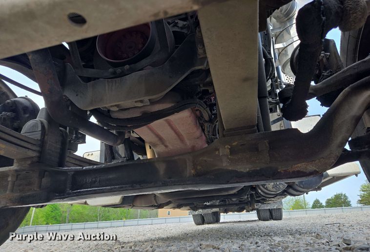 image for item YA0473 2014 Kenworth W900 semi truck