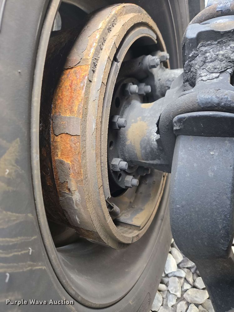 image for item YA0473 2014 Kenworth W900 semi truck