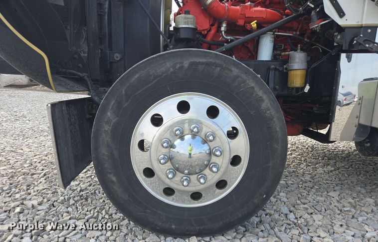 image for item YA0473 2014 Kenworth W900 semi truck