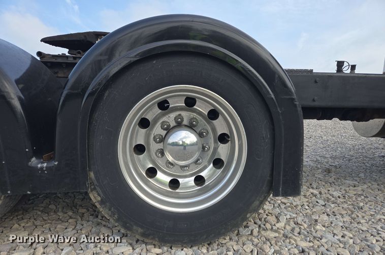 image for item YA0473 2014 Kenworth W900 semi truck