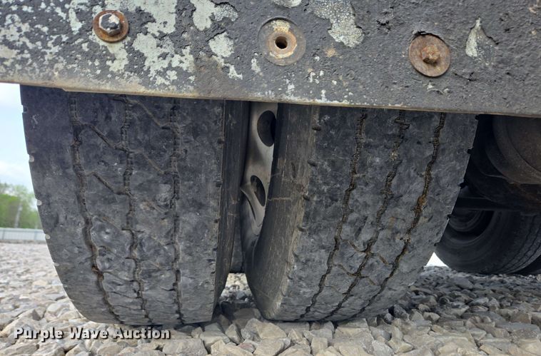 image for item YA0473 2014 Kenworth W900 semi truck