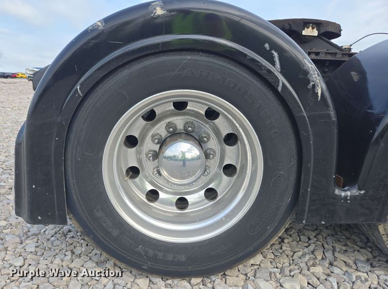 image for item YA0473 2014 Kenworth W900 semi truck