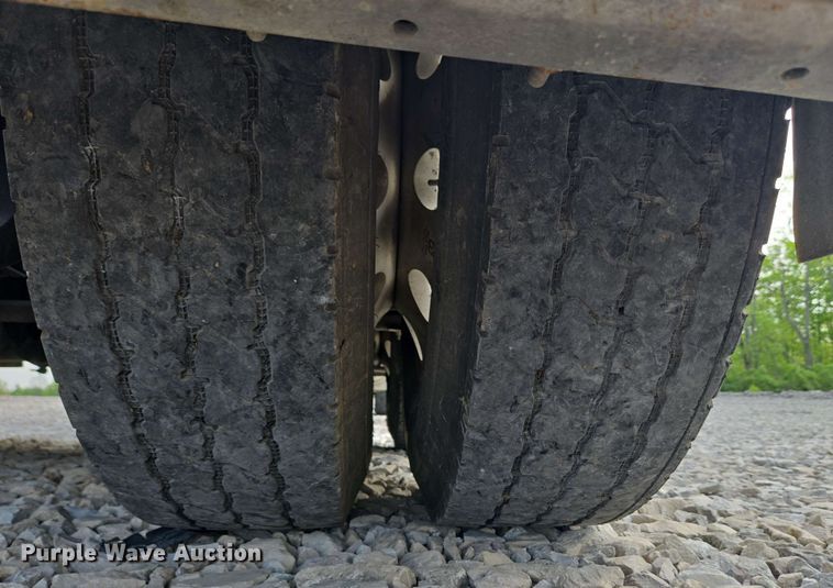 image for item YA0473 2014 Kenworth W900 semi truck