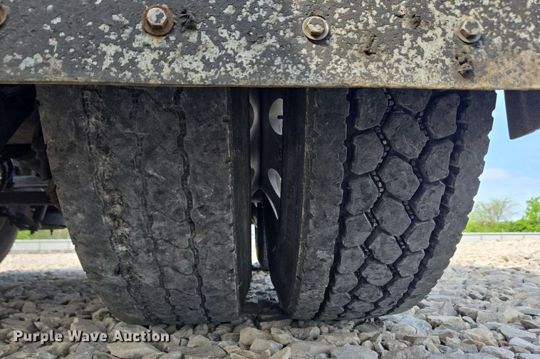 image for item YA0473 2014 Kenworth W900 semi truck