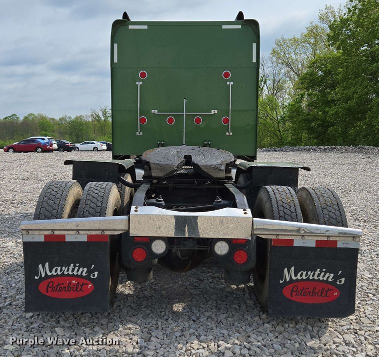 image for item YA0475 2018 Peterbilt 389 semi truck