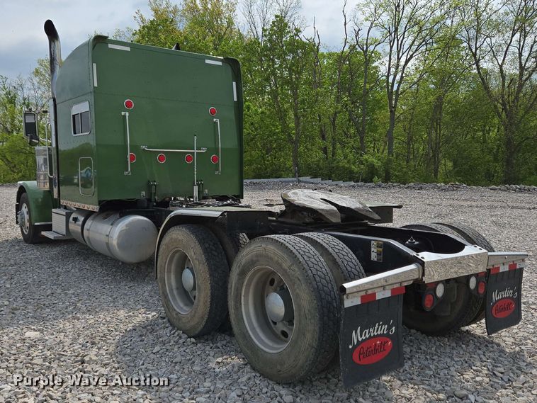 image for item YA0475 2018 Peterbilt 389 semi truck
