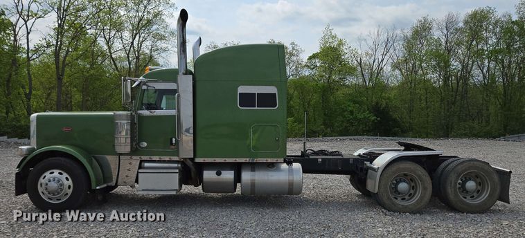 image for item YA0475 2018 Peterbilt 389 semi truck