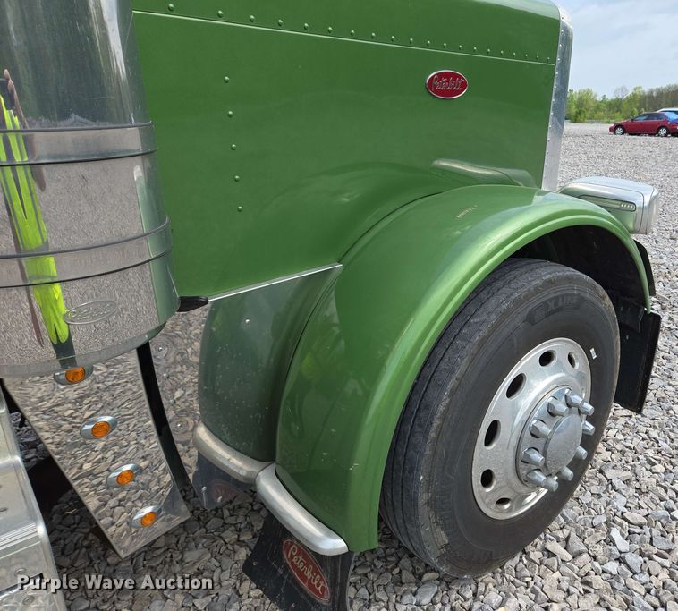 image for item YA0475 2018 Peterbilt 389 semi truck