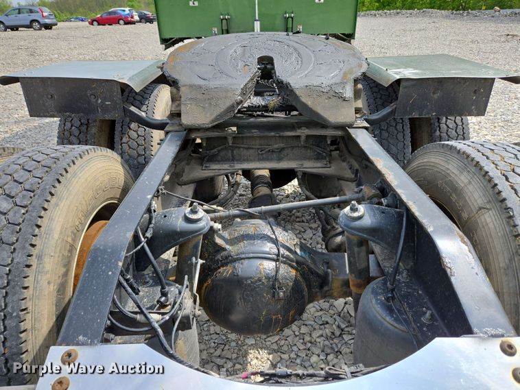 image for item YA0475 2018 Peterbilt 389 semi truck