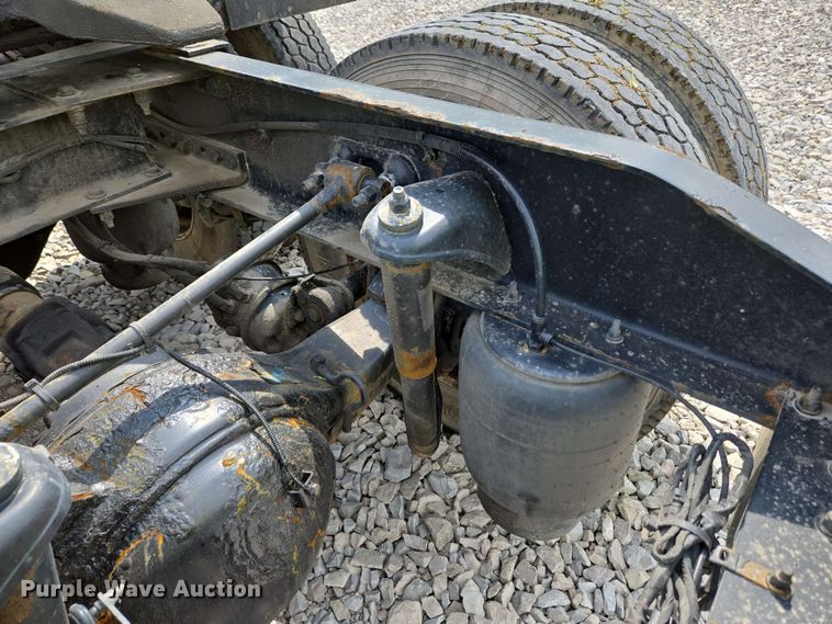 image for item YA0475 2018 Peterbilt 389 semi truck