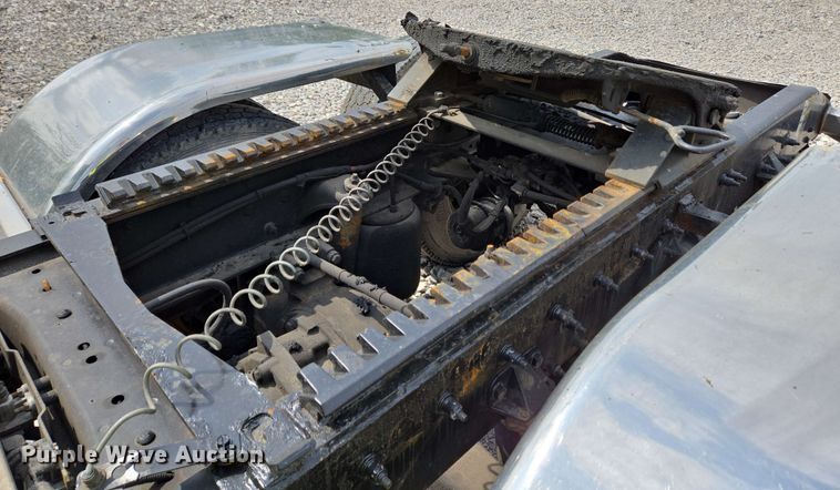 image for item YA0475 2018 Peterbilt 389 semi truck