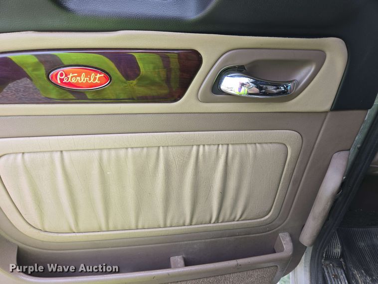 image for item YA0475 2018 Peterbilt 389 semi truck