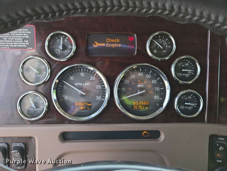 image for item YA0475 2018 Peterbilt 389 semi truck