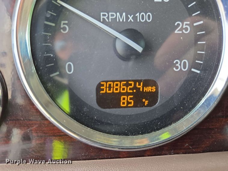 image for item YA0475 2018 Peterbilt 389 semi truck