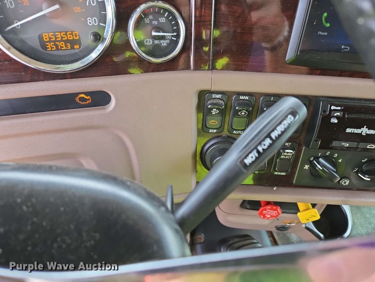 image for item YA0475 2018 Peterbilt 389 semi truck