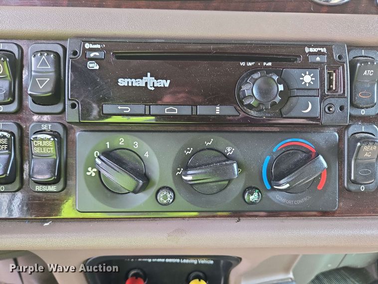 image for item YA0475 2018 Peterbilt 389 semi truck