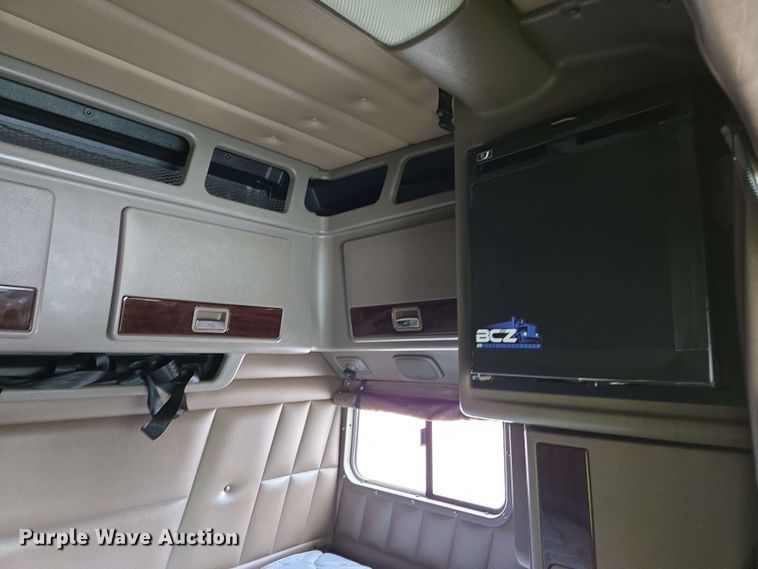 image for item YA0475 2018 Peterbilt 389 semi truck