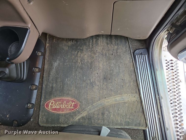 image for item YA0475 2018 Peterbilt 389 semi truck