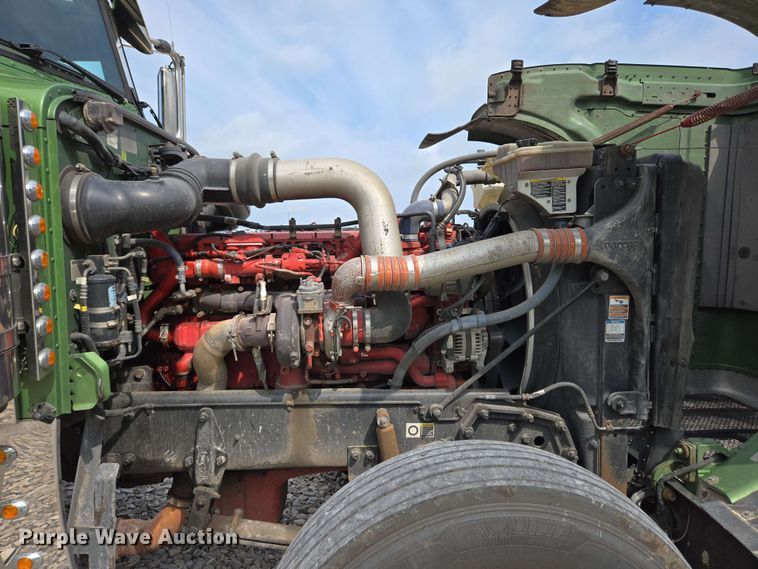 image for item YA0475 2018 Peterbilt 389 semi truck