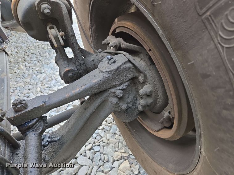 image for item YA0475 2018 Peterbilt 389 semi truck