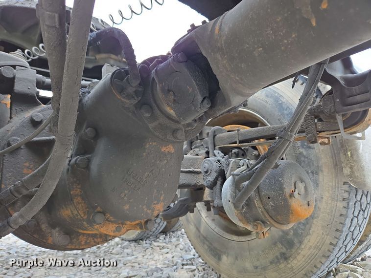 image for item YA0475 2018 Peterbilt 389 semi truck