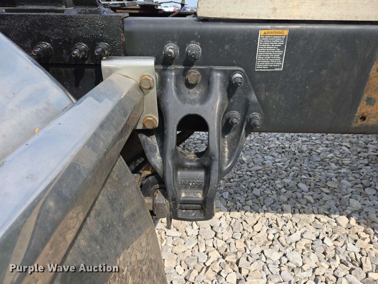 image for item YA0475 2018 Peterbilt 389 semi truck