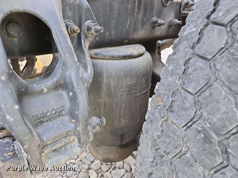 image for item YA0475 2018 Peterbilt 389 semi truck