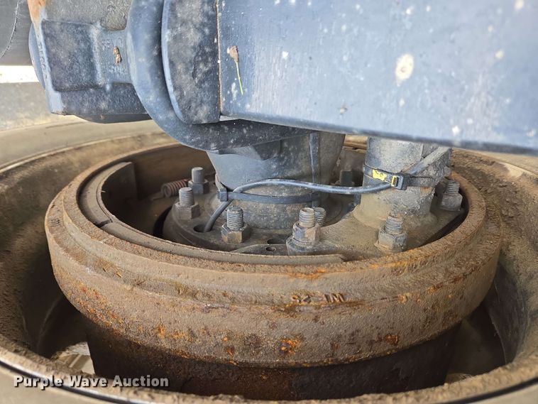 image for item YA0475 2018 Peterbilt 389 semi truck