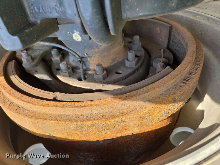 image for item YA0475 2018 Peterbilt 389 semi truck