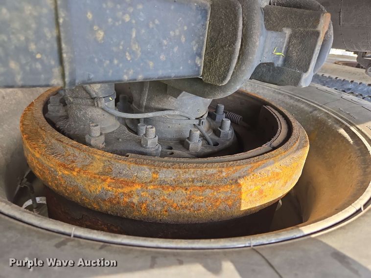 image for item YA0475 2018 Peterbilt 389 semi truck