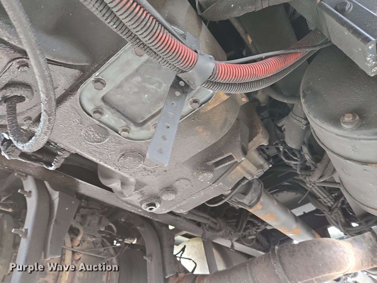 image for item YA0475 2018 Peterbilt 389 semi truck