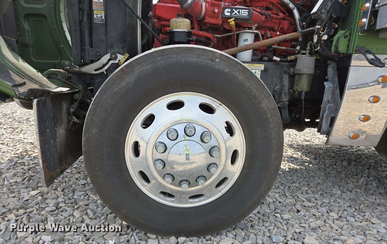 image for item YA0475 2018 Peterbilt 389 semi truck