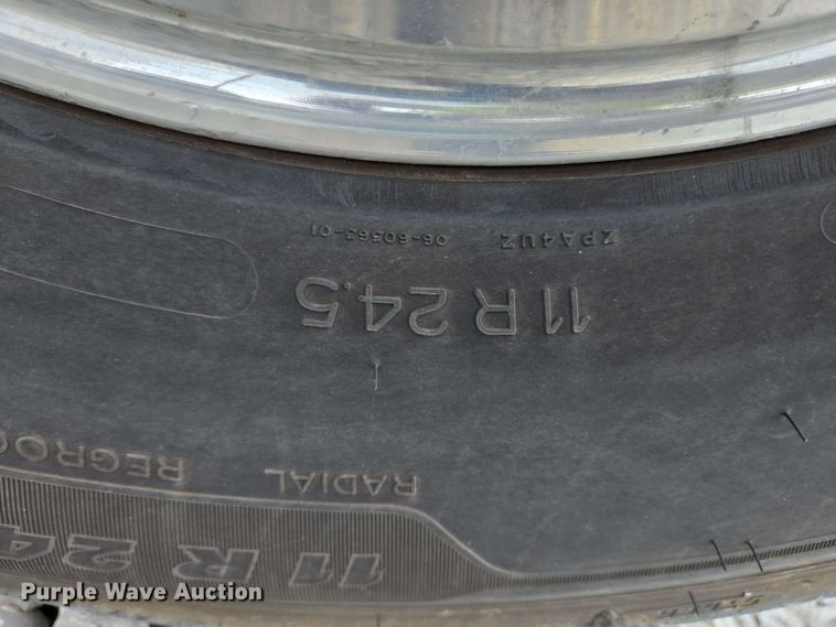 image for item YA0475 2018 Peterbilt 389 semi truck