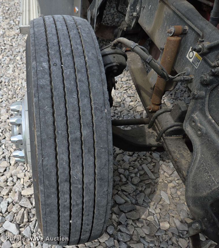 image for item YA0475 2018 Peterbilt 389 semi truck