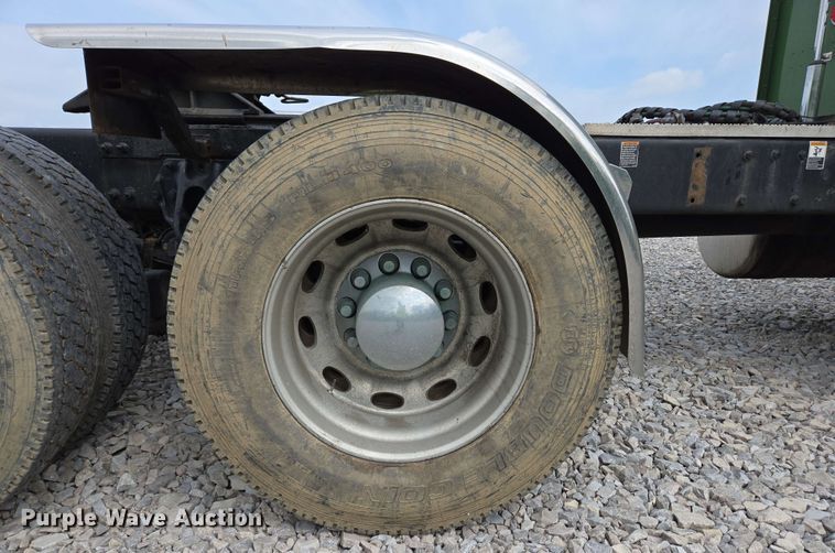 image for item YA0475 2018 Peterbilt 389 semi truck