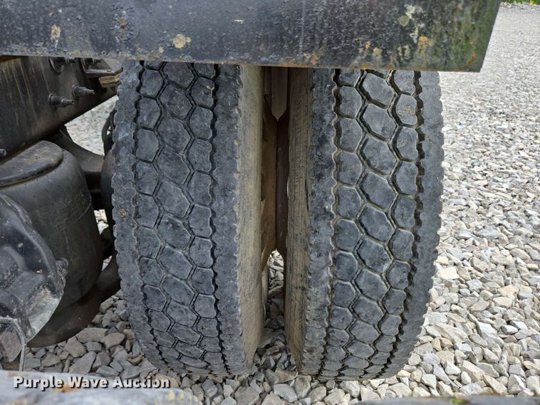 image for item YA0475 2018 Peterbilt 389 semi truck