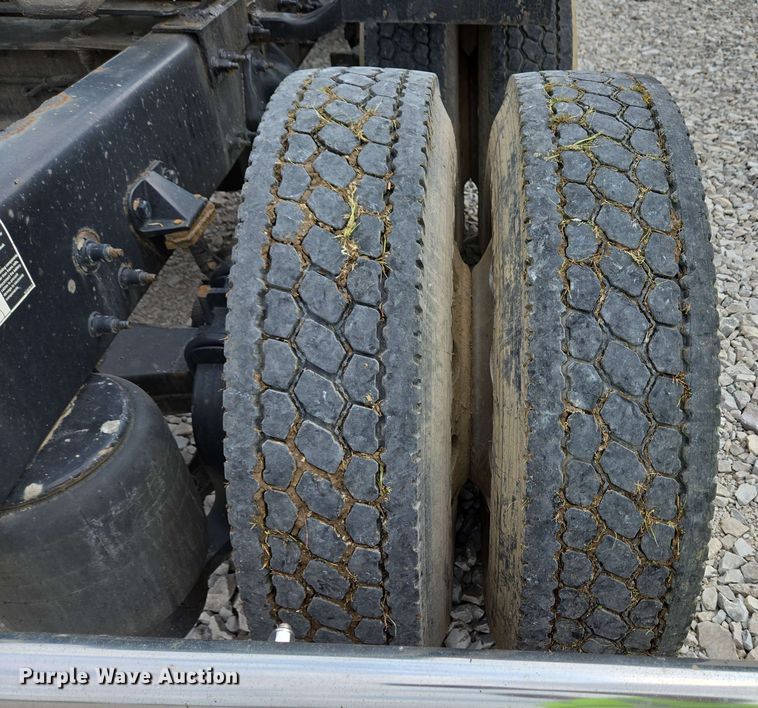 image for item YA0475 2018 Peterbilt 389 semi truck