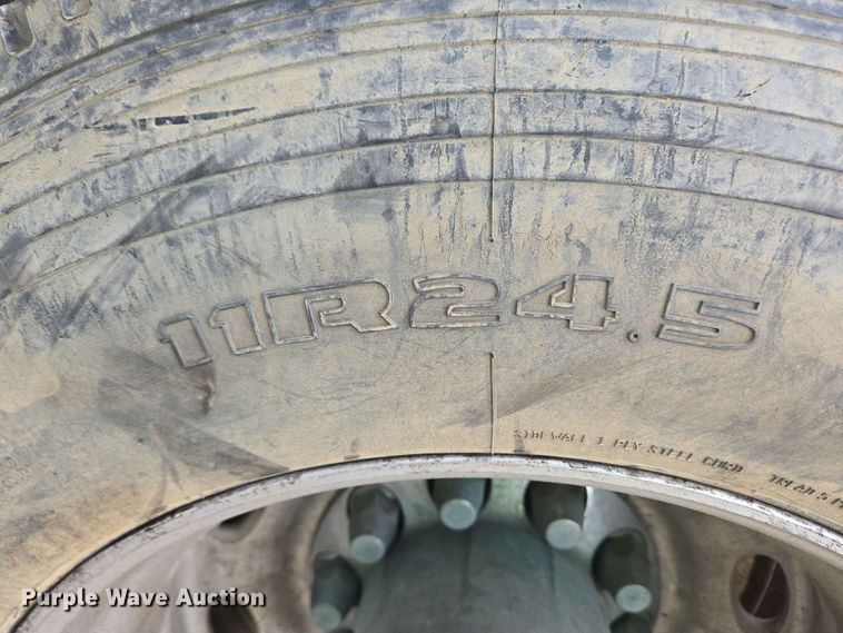 image for item YA0475 2018 Peterbilt 389 semi truck