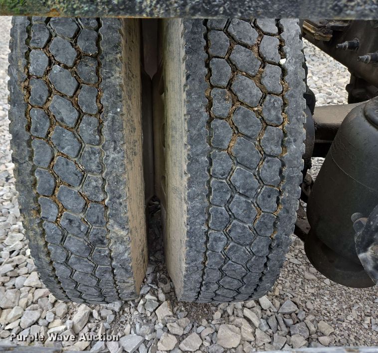 image for item YA0475 2018 Peterbilt 389 semi truck