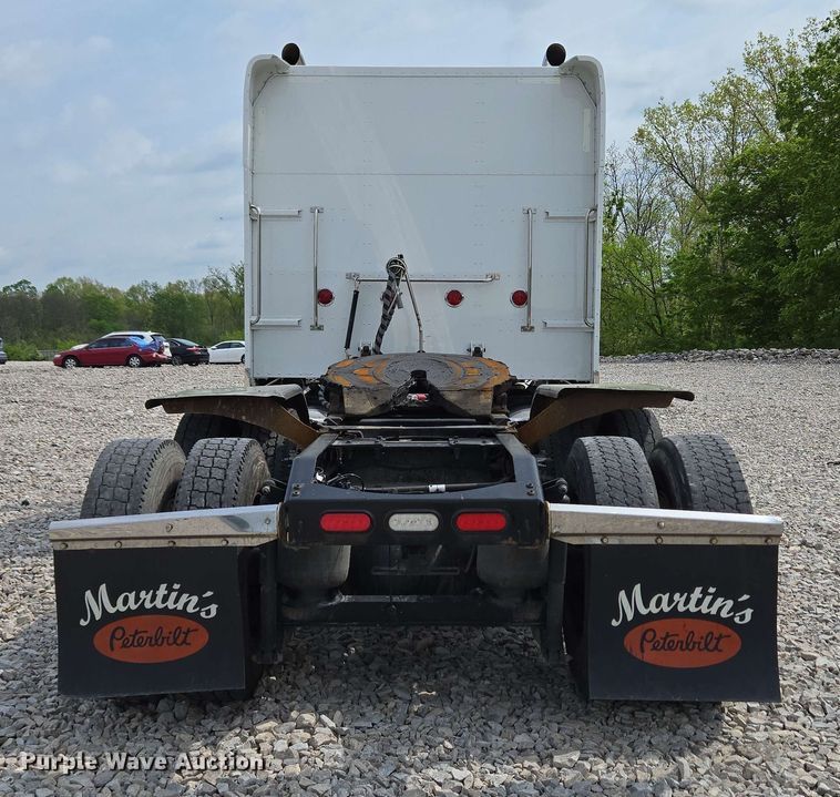 image for item YA0476 2019 Peterbilt 389 semi truck