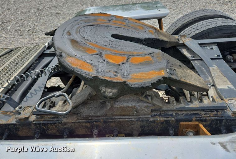 image for item YA0476 2019 Peterbilt 389 semi truck