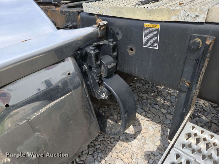 image for item YA0476 2019 Peterbilt 389 semi truck