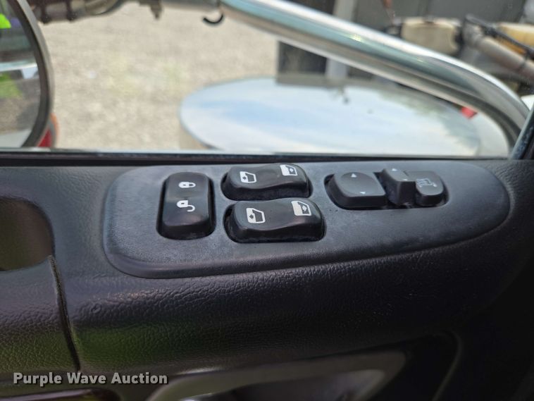 image for item YA0476 2019 Peterbilt 389 semi truck