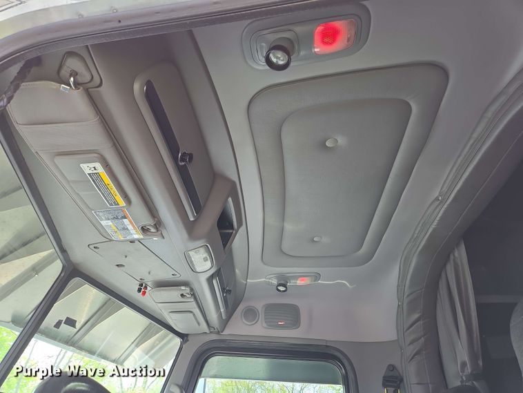 image for item YA0476 2019 Peterbilt 389 semi truck