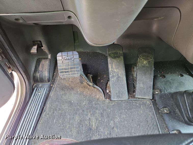 image for item YA0476 2019 Peterbilt 389 semi truck