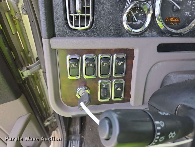 image for item YA0476 2019 Peterbilt 389 semi truck