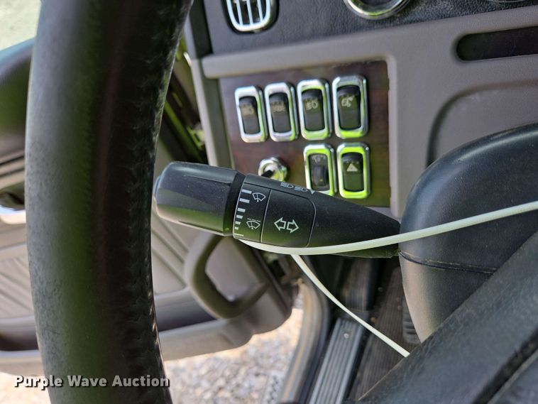 image for item YA0476 2019 Peterbilt 389 semi truck