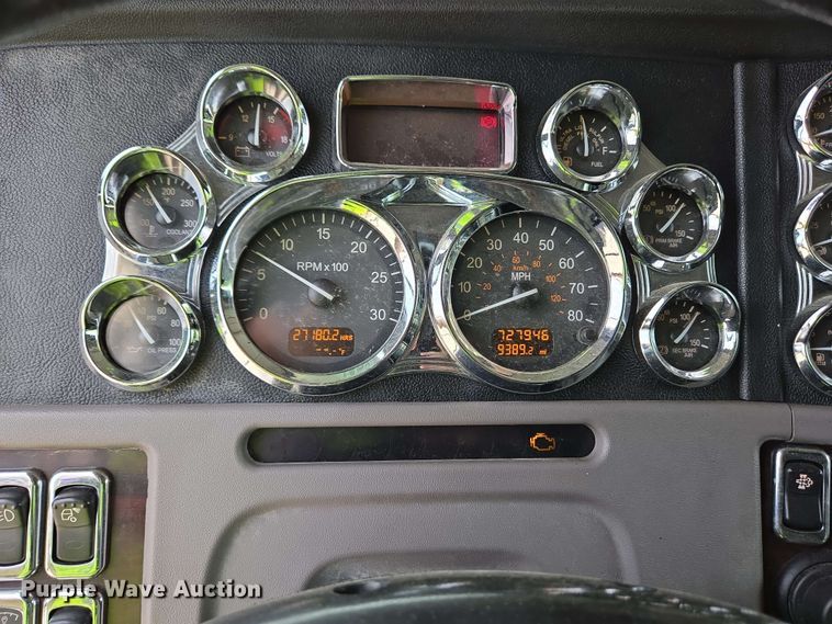 image for item YA0476 2019 Peterbilt 389 semi truck