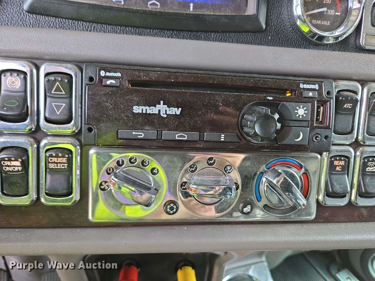 image for item YA0476 2019 Peterbilt 389 semi truck