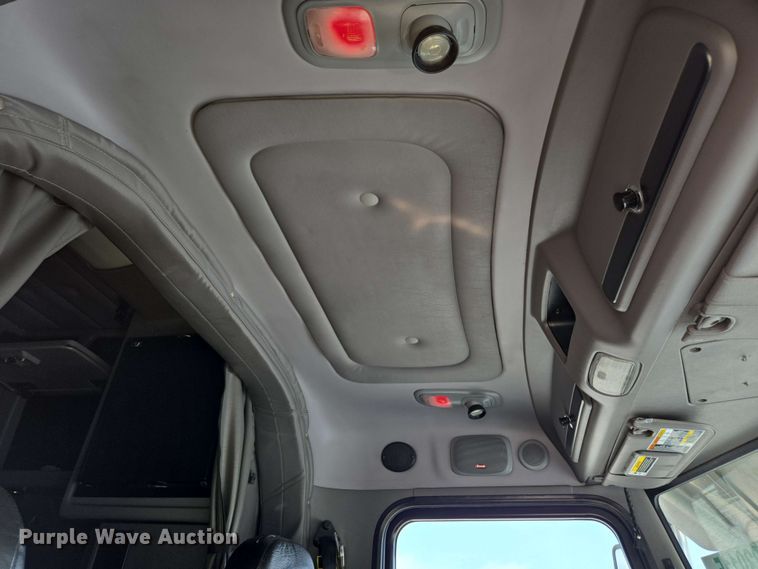 image for item YA0476 2019 Peterbilt 389 semi truck